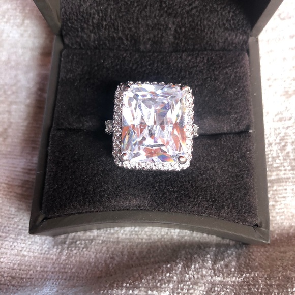 Beautiful cocktail ring - Picture 3 of 4